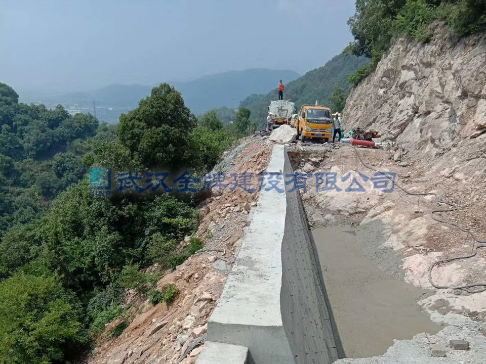 泡沫轻质土滑坡地段填筑 泡沫轻质土滑坡地段填筑